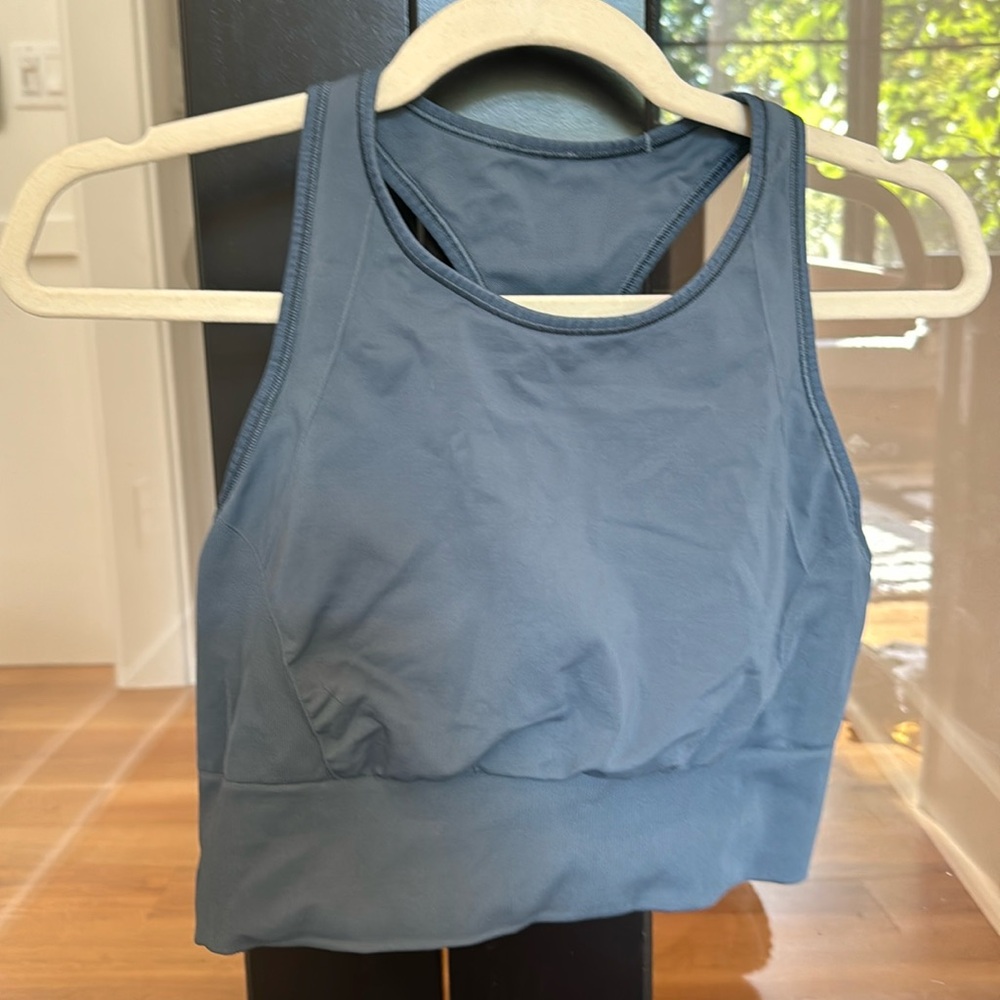 Lululemon ebb to train sports bra in excellent condition